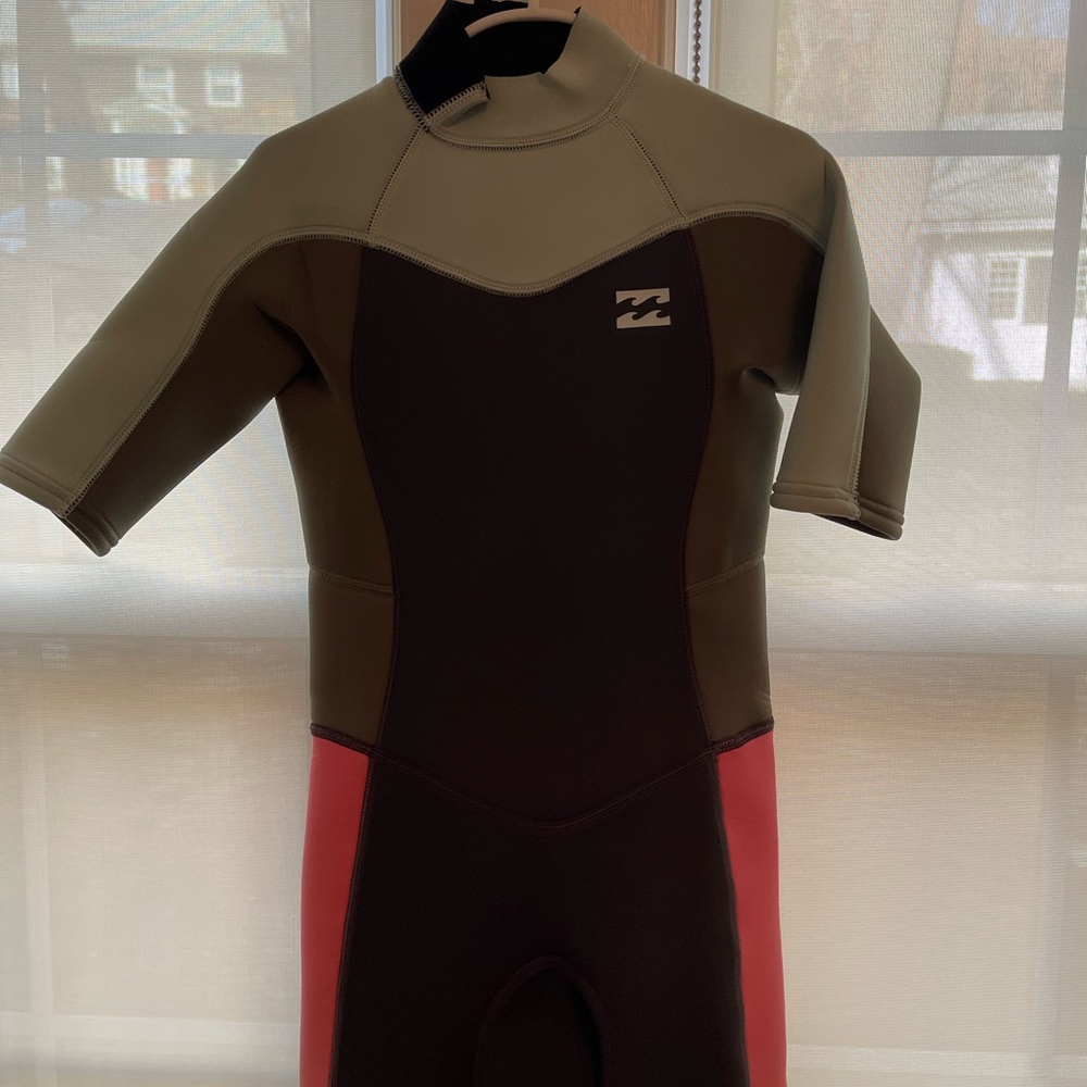 Billabong wetsuit size 10, fun girls colors